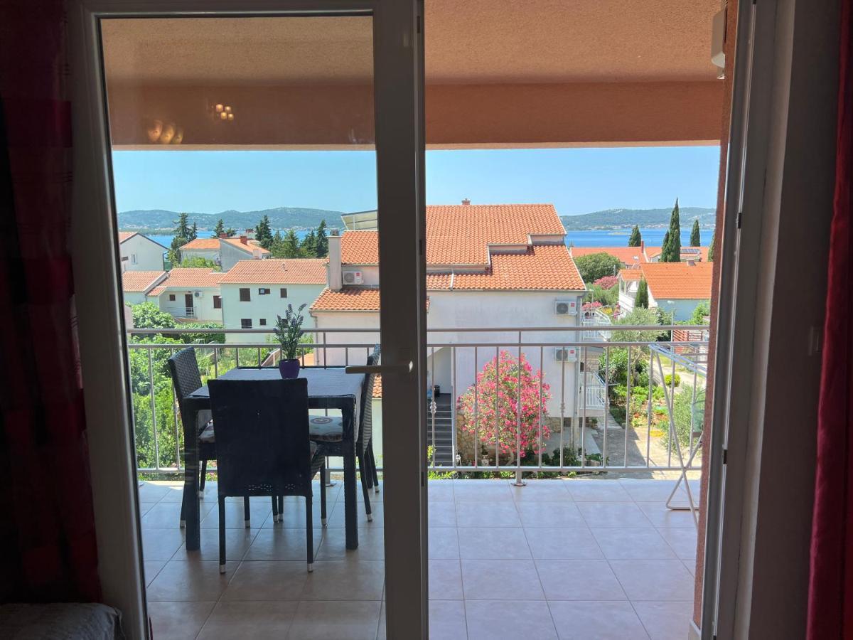 Apartmani Roje Sveti Filip I Jakov Exterior foto