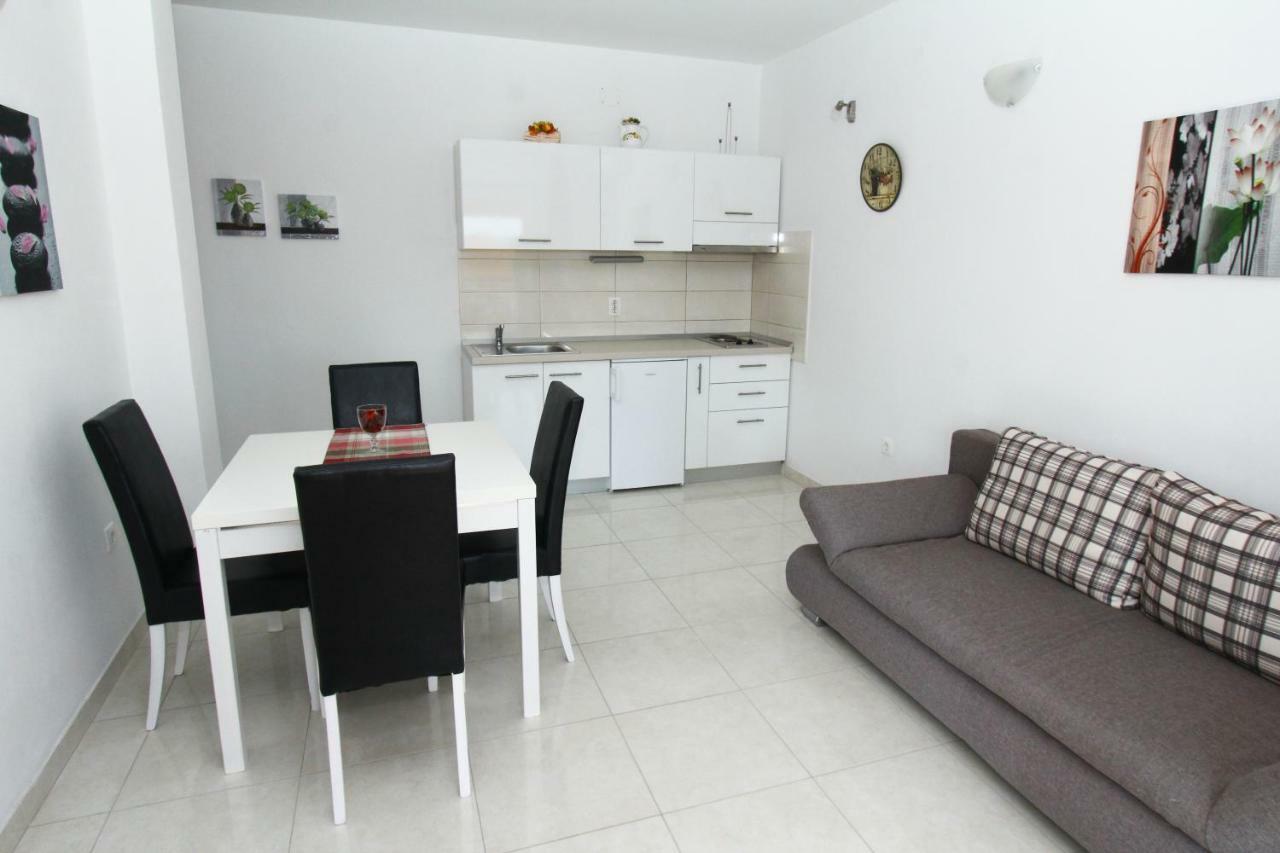 Apartmani Roje Sveti Filip I Jakov Exterior foto
